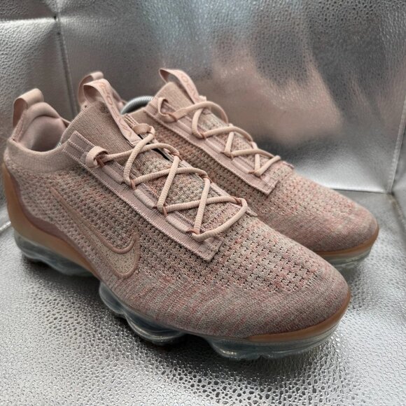 Size 12 Nike Air Vapormax Fly Knit Womens Pink Athletic Running Shoes DJ9975-600 - Picture 2 of 12